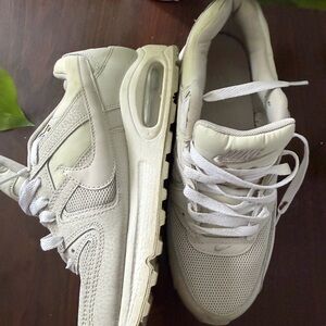 Nike Sneakers in Off-White/Cream